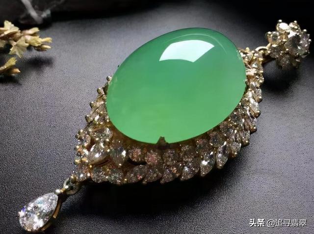 关于珠宝翡翠起荧光知识讲解的信息-第1张图片-翡翠网 关于珠宝翡翠起荧光知识讲解的信息-第1张图片-翡翠网