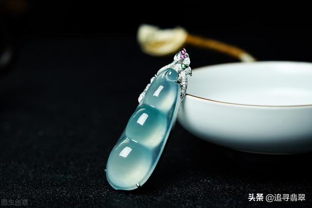 关于珠宝翡翠起荧光知识讲解的信息-第3张图片-翡翠网 关于珠宝翡翠起荧光知识讲解的信息-第3张图片-翡翠网