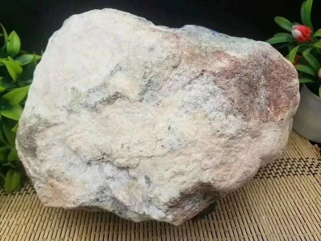 翡翠原石抛光有哪些好处翡翠和玉哪个养人-第1张图片-翡翠网 翡翠原石抛光有哪些好处翡翠和玉哪个养人-第1张图片-翡翠网