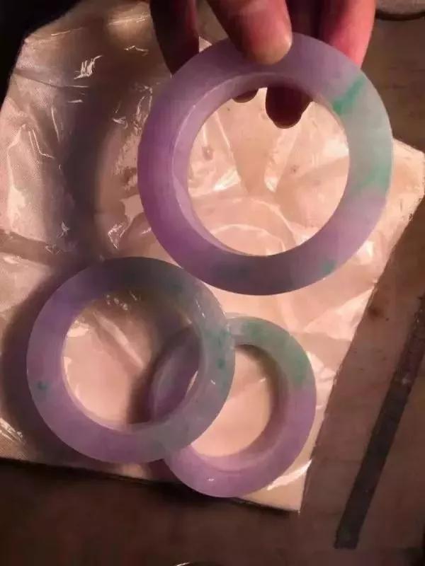 翡翠原石抛光有哪些好处翡翠和玉哪个养人-第5张图片-翡翠网 翡翠原石抛光有哪些好处翡翠和玉哪个养人-第5张图片-翡翠网