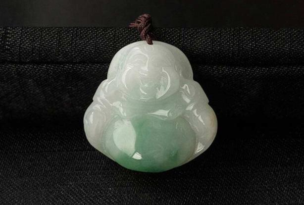 糯种满绿翡翠挂件价格,什么是糯种翡翠-第2张图片-翡翠网 糯种满绿翡翠挂件价格,什么是糯种翡翠-第2张图片-翡翠网