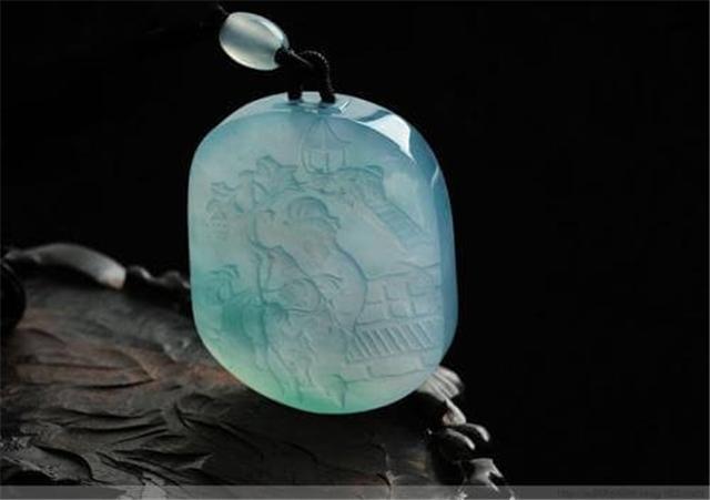 糯种满绿翡翠挂件价格,什么是糯种翡翠-第3张图片-翡翠网 糯种满绿翡翠挂件价格,什么是糯种翡翠-第3张图片-翡翠网