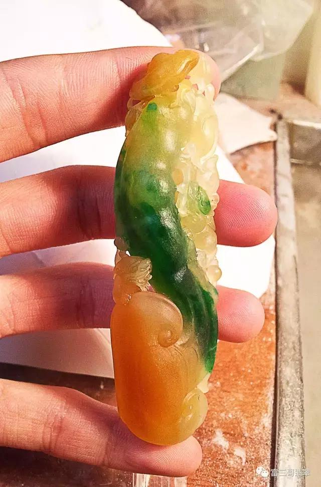 三彩翡翠手镯贵吗,三彩翡翠原石值钱吗-第11张图片-翡翠网 三彩翡翠手镯贵吗,三彩翡翠原石值钱吗-第11张图片-翡翠网