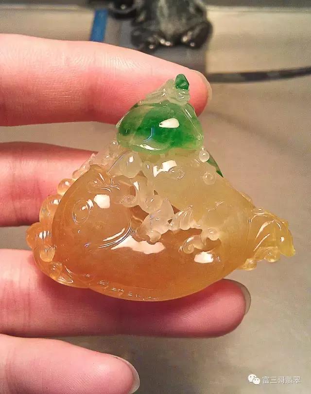 三彩翡翠手镯贵吗,三彩翡翠原石值钱吗-第15张图片-翡翠网 三彩翡翠手镯贵吗,三彩翡翠原石值钱吗-第15张图片-翡翠网