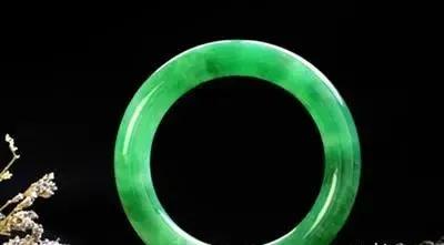 翡翠油青和糯种的区别,老坑油青翡翠价格-第1张图片-翡翠网 翡翠油青和糯种的区别,老坑油青翡翠价格-第1张图片-翡翠网