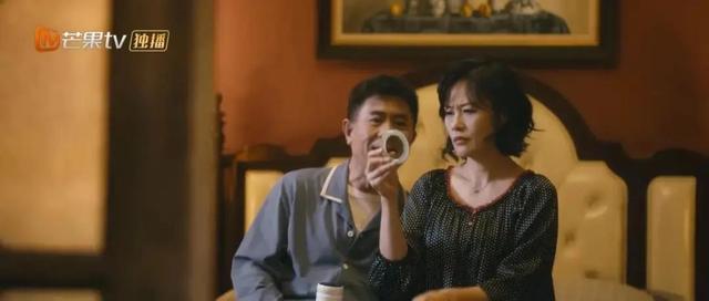 上亿的帝王绿翡翠手镯你这个是冰种翡翠手镯抖音号-第5张图片-翡翠网 上亿的帝王绿翡翠手镯你这个是冰种翡翠手镯抖音号-第5张图片-翡翠网