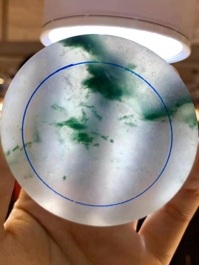 冰种翡翠原石翡翠原石饼-第1张图片-翡翠网 冰种翡翠原石翡翠原石饼-第1张图片-翡翠网