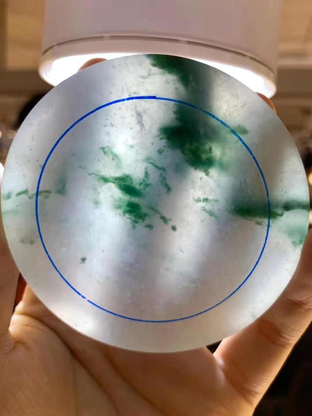 冰种翡翠原石翡翠原石饼-第3张图片-翡翠网 冰种翡翠原石翡翠原石饼-第3张图片-翡翠网