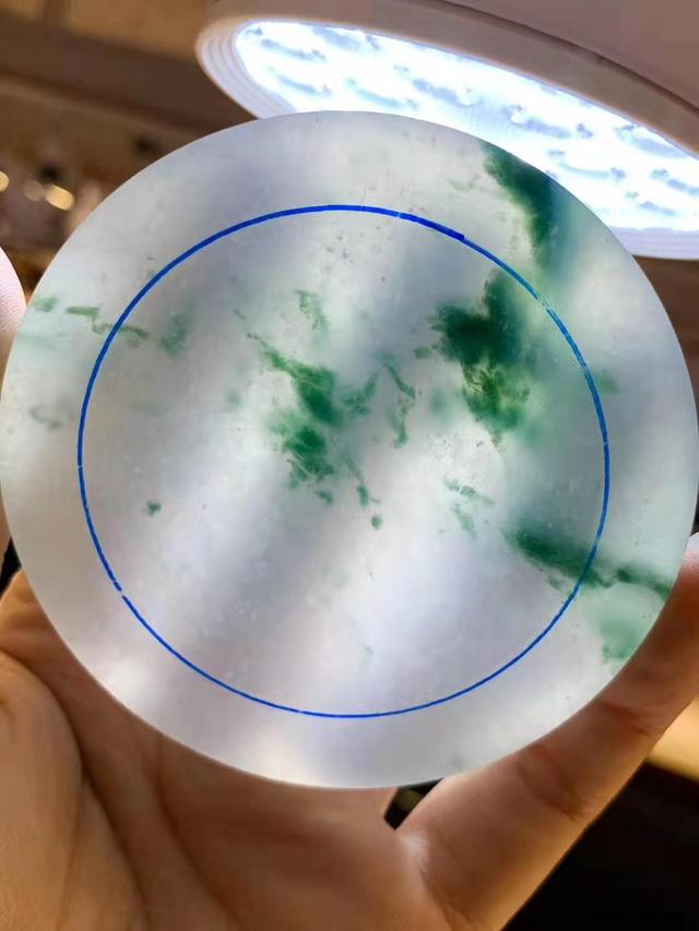 冰种翡翠原石翡翠原石饼-第4张图片-翡翠网 冰种翡翠原石翡翠原石饼-第4张图片-翡翠网