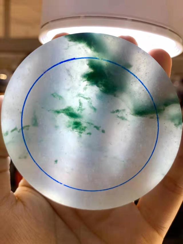 冰种翡翠原石翡翠原石饼-第5张图片-翡翠网 冰种翡翠原石翡翠原石饼-第5张图片-翡翠网