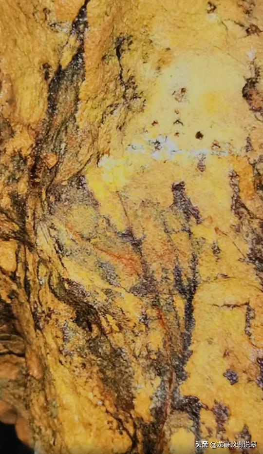 灰皮翡翠原石,翡翠原石开窗见是灰色-第1张图片-翡翠网 灰皮翡翠原石,翡翠原石开窗见是灰色-第1张图片-翡翠网