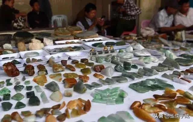 翡翠原石产地是哪里瑞丽翡翠原石批发-第15张图片-翡翠网 翡翠原石产地是哪里瑞丽翡翠原石批发-第15张图片-翡翠网