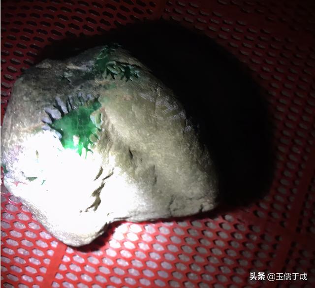 翡翠原石产地是哪里瑞丽翡翠原石批发-第19张图片-翡翠网 翡翠原石产地是哪里瑞丽翡翠原石批发-第19张图片-翡翠网