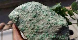 蟒翡翠原石的简单介绍-第2张图片-翡翠网 蟒翡翠原石的简单介绍-第2张图片-翡翠网