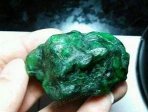 蟒翡翠原石的简单介绍-第4张图片-翡翠网 蟒翡翠原石的简单介绍-第4张图片-翡翠网