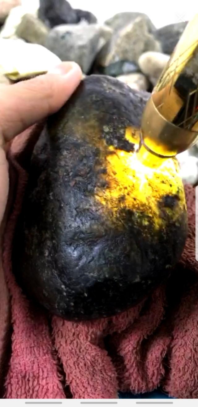 翡翠赌石知识书籍,原石翡翠毛料-第1张图片-翡翠网 翡翠赌石知识书籍,原石翡翠毛料-第1张图片-翡翠网