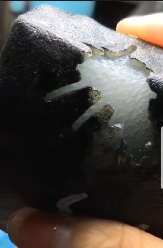 翡翠赌石知识书籍,原石翡翠毛料-第4张图片-翡翠网 翡翠赌石知识书籍,原石翡翠毛料-第4张图片-翡翠网