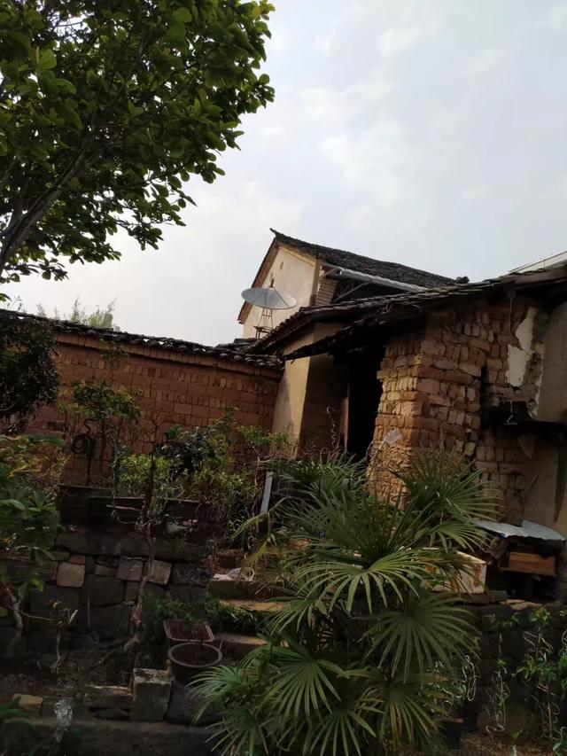 腾冲老料为什么便宜晚上搬翡翠原石-第2张图片-翡翠网 腾冲老料为什么便宜晚上搬翡翠原石-第2张图片-翡翠网