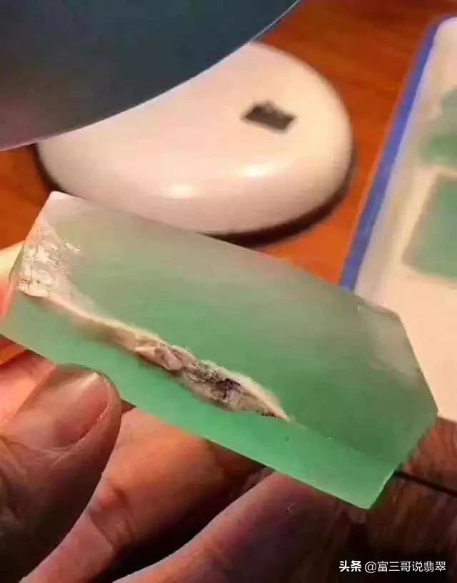 翡翠原石哪里买切翡翠原石视频精美-第5张图片-翡翠网 翡翠原石哪里买切翡翠原石视频精美-第5张图片-翡翠网