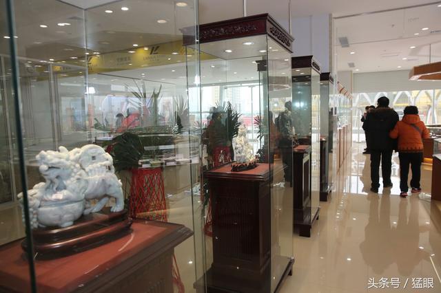 翡翠雕刻摆件成品图片大全,翡翠大摆件价格-第9张图片-翡翠网 翡翠雕刻摆件成品图片大全,翡翠大摆件价格-第9张图片-翡翠网