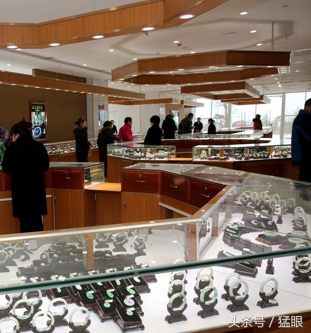 翡翠雕刻摆件成品图片大全,翡翠大摆件价格-第10张图片-翡翠网 翡翠雕刻摆件成品图片大全,翡翠大摆件价格-第10张图片-翡翠网