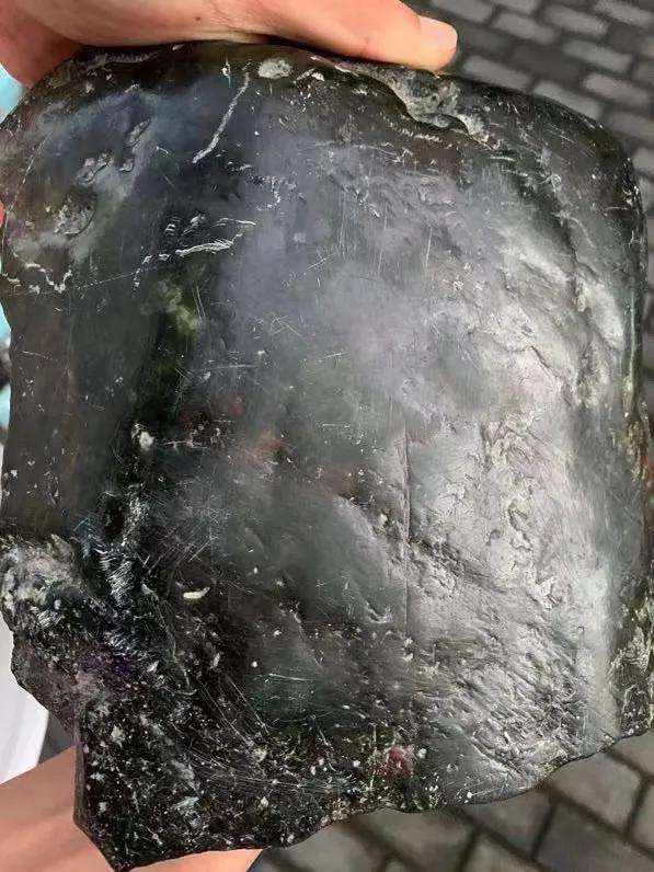 龙肯色料特征及图片,翡翠原石会卡博裂-第1张图片-翡翠网 龙肯色料特征及图片,翡翠原石会卡博裂-第1张图片-翡翠网