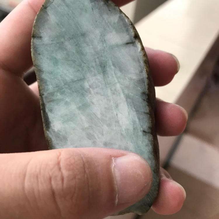 龙肯色料特征及图片,翡翠原石会卡博裂-第2张图片-翡翠网 龙肯色料特征及图片,翡翠原石会卡博裂-第2张图片-翡翠网