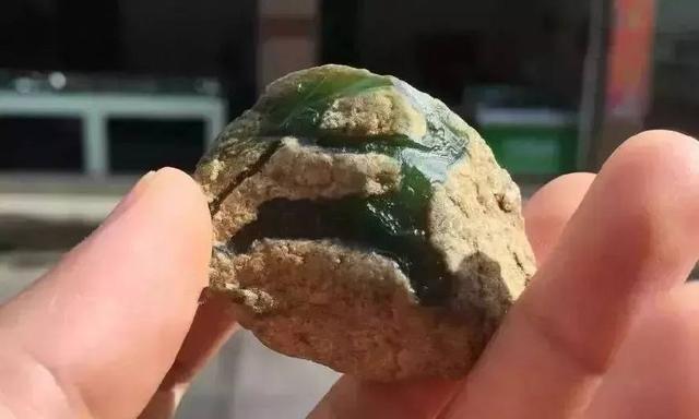 翡翠金蝉价格,佩戴金蟾是什么意思-第1张图片-翡翠网 翡翠金蝉价格,佩戴金蟾是什么意思-第1张图片-翡翠网