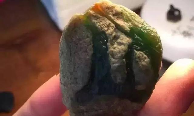 翡翠金蝉价格,佩戴金蟾是什么意思-第2张图片-翡翠网 翡翠金蝉价格,佩戴金蟾是什么意思-第2张图片-翡翠网