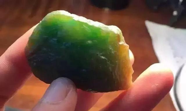 翡翠金蝉价格,佩戴金蟾是什么意思-第4张图片-翡翠网 翡翠金蝉价格,佩戴金蟾是什么意思-第4张图片-翡翠网