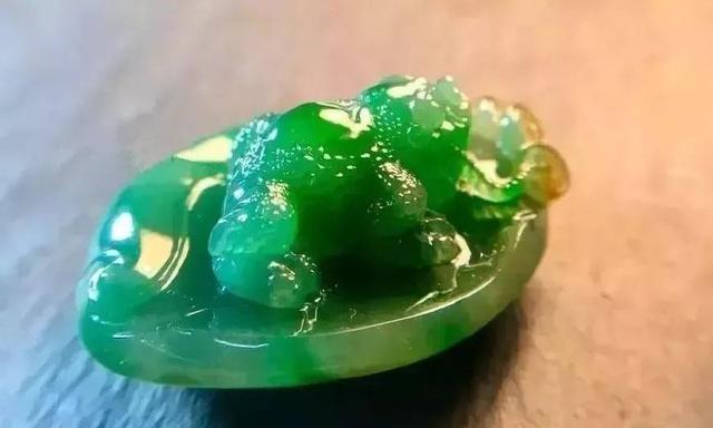 翡翠金蝉价格,佩戴金蟾是什么意思-第5张图片-翡翠网 翡翠金蝉价格,佩戴金蟾是什么意思-第5张图片-翡翠网