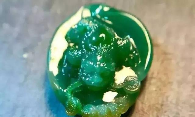 翡翠金蝉价格,佩戴金蟾是什么意思-第6张图片-翡翠网 翡翠金蝉价格,佩戴金蟾是什么意思-第6张图片-翡翠网