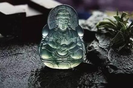 翡翠摆件多采用的工艺有雕翡翠工艺品知识-第15张图片-翡翠网 翡翠摆件多采用的工艺有雕翡翠工艺品知识-第15张图片-翡翠网