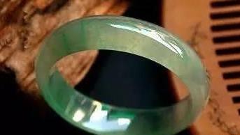 翡翠摆件多采用的工艺有雕翡翠工艺品知识-第19张图片-翡翠网 翡翠摆件多采用的工艺有雕翡翠工艺品知识-第19张图片-翡翠网