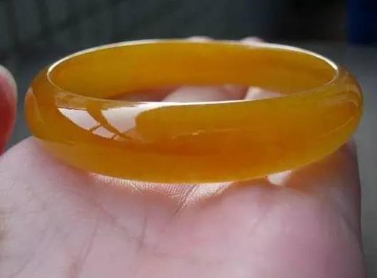 翡翠摆件多采用的工艺有雕翡翠工艺品知识-第29张图片-翡翠网 翡翠摆件多采用的工艺有雕翡翠工艺品知识-第29张图片-翡翠网