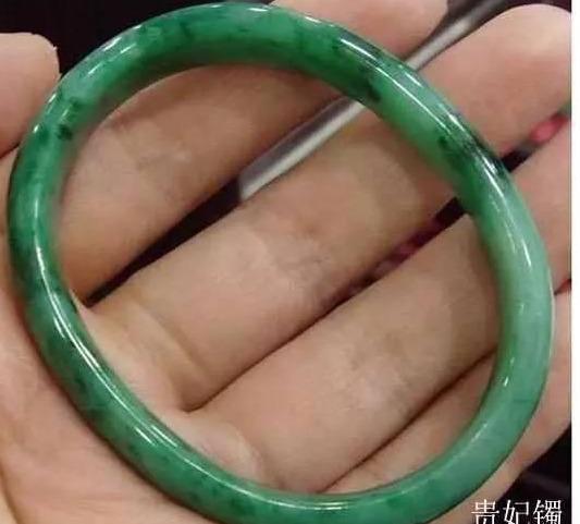 翡翠摆件多采用的工艺有雕翡翠工艺品知识-第32张图片-翡翠网 翡翠摆件多采用的工艺有雕翡翠工艺品知识-第32张图片-翡翠网