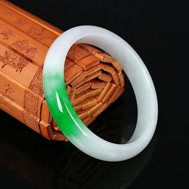 关于翡翠手镯图片大全大图的信息-第2张图片-翡翠网 关于翡翠手镯图片大全大图的信息-第2张图片-翡翠网