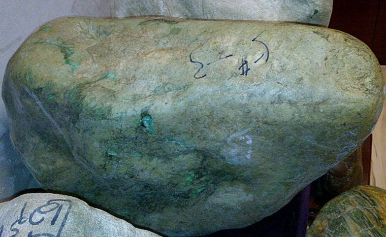 好的翡翠原石,德隆翡翠原石价格-第2张图片-翡翠网 好的翡翠原石,德隆翡翠原石价格-第2张图片-翡翠网