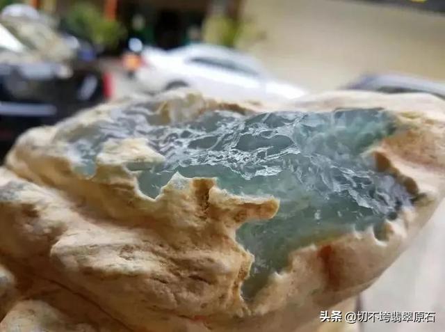 玉石原石放在家里风水,翡翠原石摆件-第1张图片-翡翠网 玉石原石放在家里风水,翡翠原石摆件-第1张图片-翡翠网