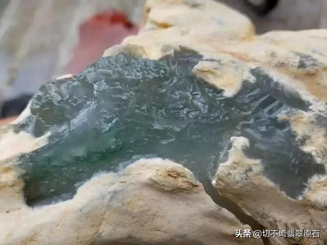 玉石原石放在家里风水,翡翠原石摆件-第2张图片-翡翠网 玉石原石放在家里风水,翡翠原石摆件-第2张图片-翡翠网