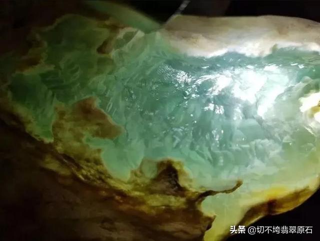 玉石原石放在家里风水,翡翠原石摆件-第3张图片-翡翠网 玉石原石放在家里风水,翡翠原石摆件-第3张图片-翡翠网