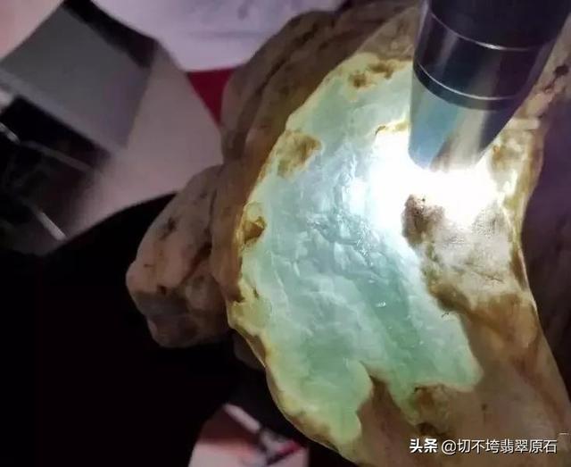 玉石原石放在家里风水,翡翠原石摆件-第4张图片-翡翠网 玉石原石放在家里风水,翡翠原石摆件-第4张图片-翡翠网