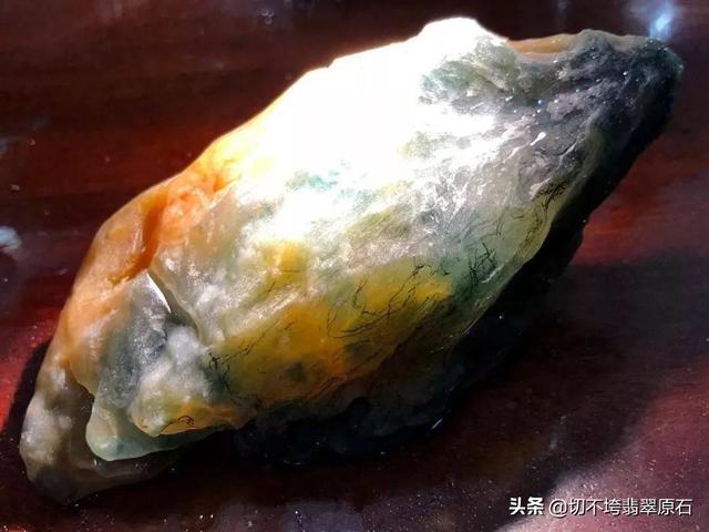 玉石原石放在家里风水,翡翠原石摆件-第15张图片-翡翠网 玉石原石放在家里风水,翡翠原石摆件-第15张图片-翡翠网