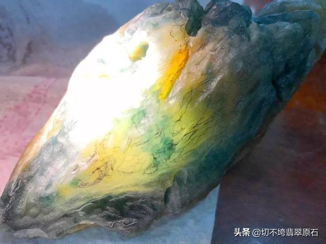 玉石原石放在家里风水,翡翠原石摆件-第16张图片-翡翠网 玉石原石放在家里风水,翡翠原石摆件-第16张图片-翡翠网