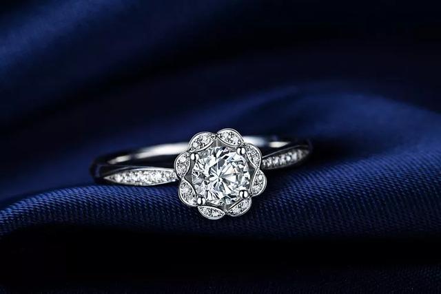 钻戒的款式和寓意介绍,钻戒款式名称大全-第6张图片-翡翠网 钻戒的款式和寓意介绍,钻戒款式名称大全-第6张图片-翡翠网