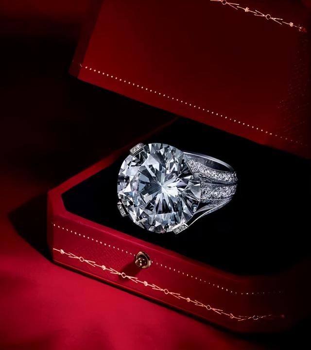 钻戒的款式和寓意介绍,钻戒款式名称大全-第8张图片-翡翠网 钻戒的款式和寓意介绍,钻戒款式名称大全-第8张图片-翡翠网