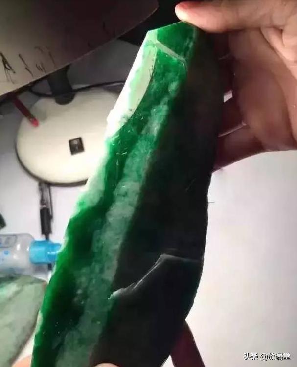 关于白山正阳绿翡翠原石的信息-第3张图片-翡翠网 关于白山正阳绿翡翠原石的信息-第3张图片-翡翠网