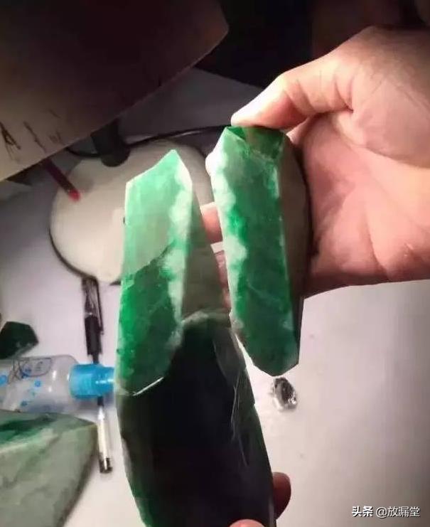 关于白山正阳绿翡翠原石的信息-第4张图片-翡翠网 关于白山正阳绿翡翠原石的信息-第4张图片-翡翠网