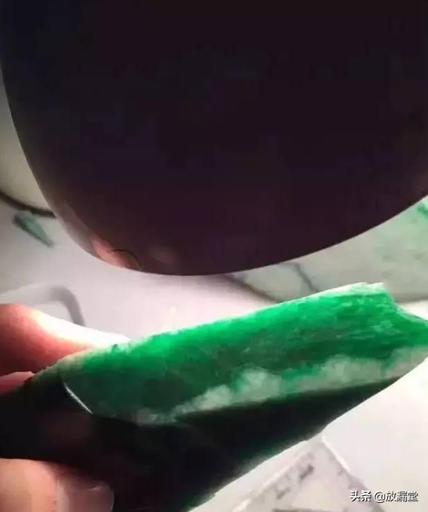 关于白山正阳绿翡翠原石的信息-第5张图片-翡翠网 关于白山正阳绿翡翠原石的信息-第5张图片-翡翠网