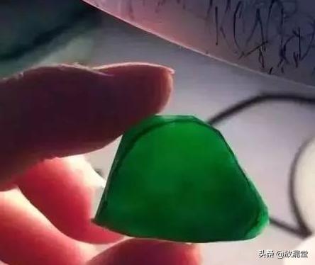 关于白山正阳绿翡翠原石的信息-第6张图片-翡翠网 关于白山正阳绿翡翠原石的信息-第6张图片-翡翠网